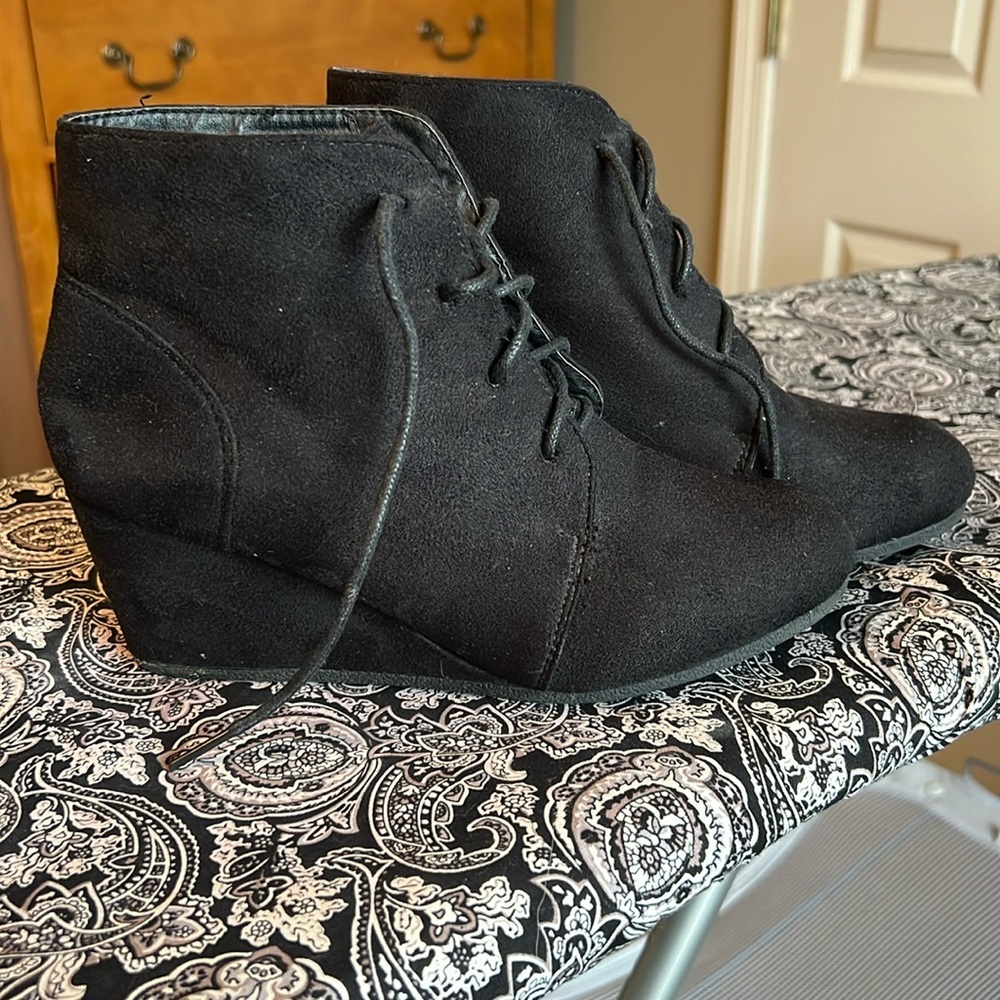 Black, suede booties.